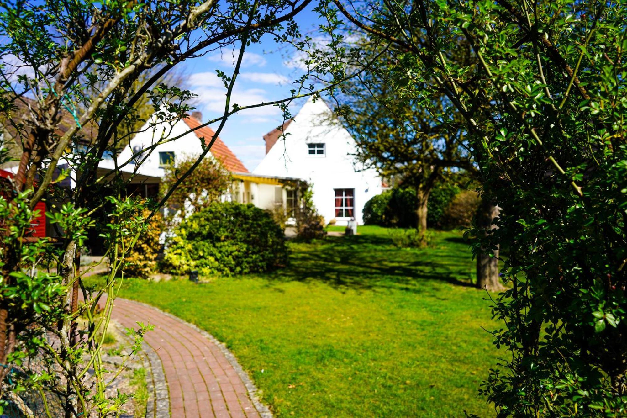 Gemuetliches Haus Mit Grossem Traumhaften Garten Бремен Экстерьер фото